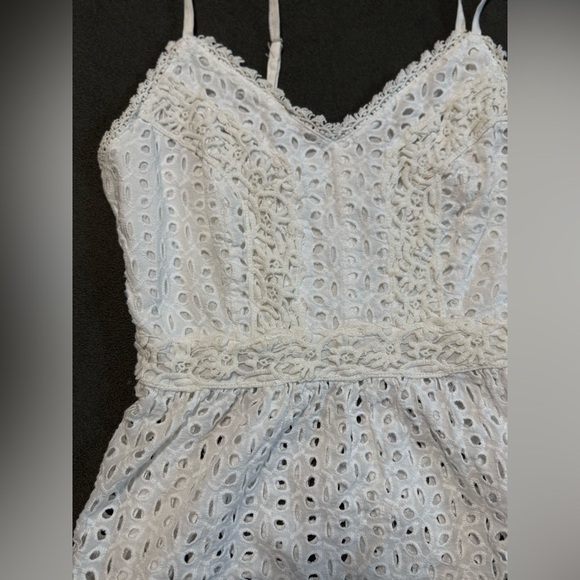 Vintage White Eyelet Lace Top - Picture 2 of 4